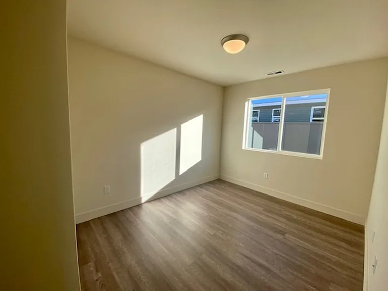 939 S 25 W — Photo 26