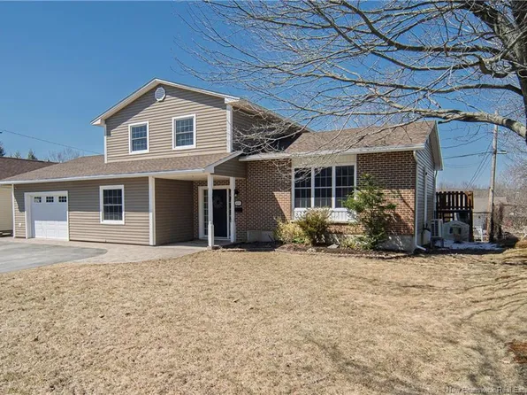 419 Cherry Ave, Fredericton, NB E3A 5L2
