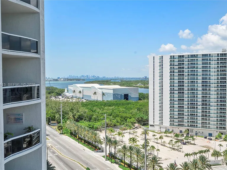 15811 Collins Ave #1205-fl 331 — Photo 37