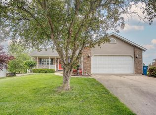 2845 Larkspur Dr, Highland, IL 62249