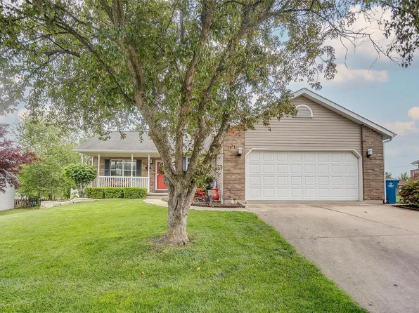 2845 Larkspur Dr, Highland, IL 62249