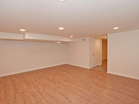 5th image of 3889 Fairview Ave
