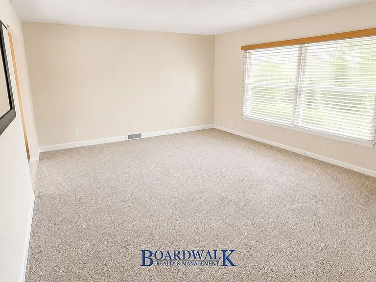 3303 W Hector Dr — Photo 4