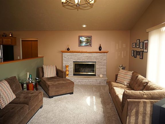 3rd image of 10434 Geneva Dr