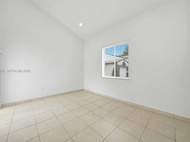 8221 NW 192nd Ter — Photo 5