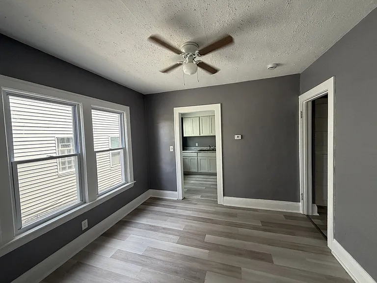 3235 W 121st St — Photo 5