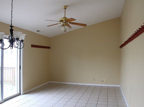 3rd image of 3440 Victoria Ave