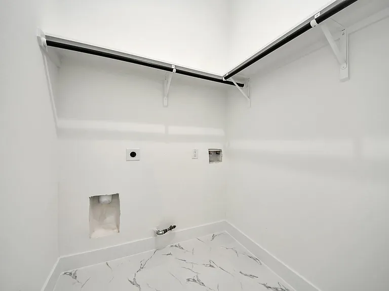8533 Amadwe St #B — Photo 33