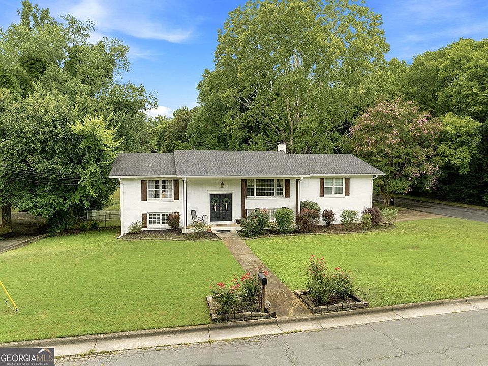 1st image of 100 Hood Dr SE