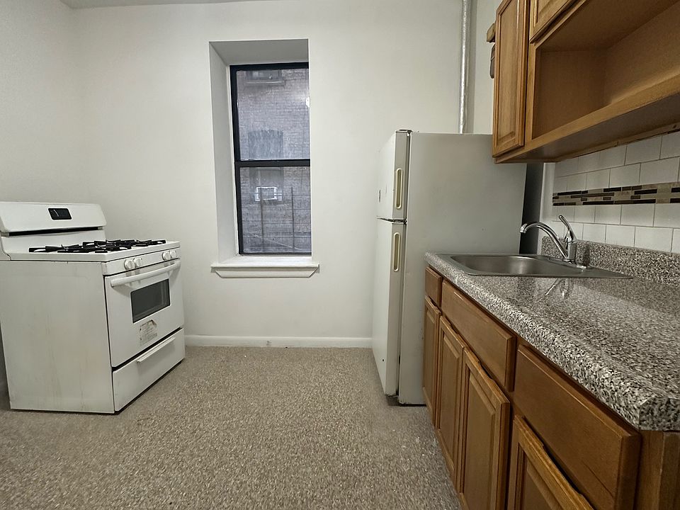1st image of 2079-2085 Morris Ave #4