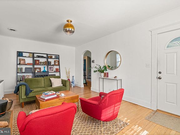 4th image of 664 Regester Ave