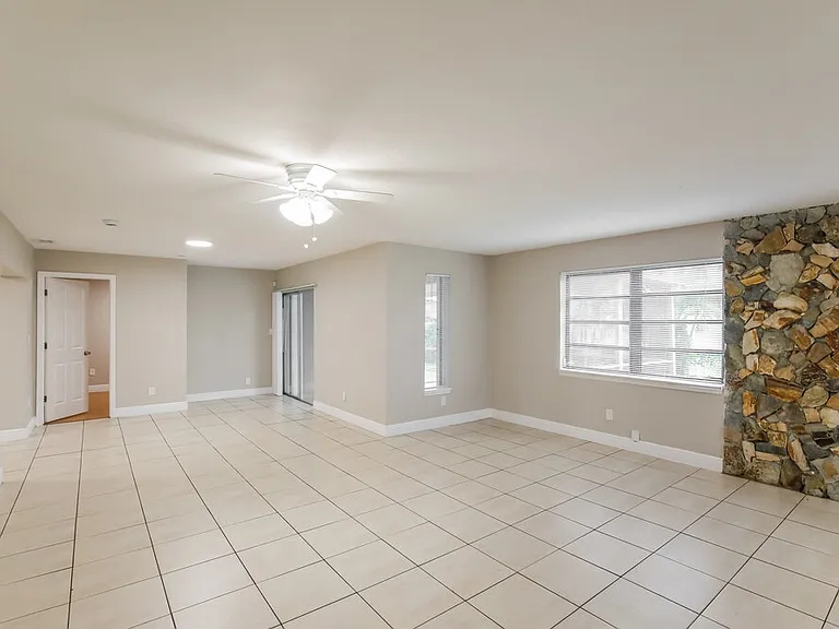 13620 Monroe St — Photo 7
