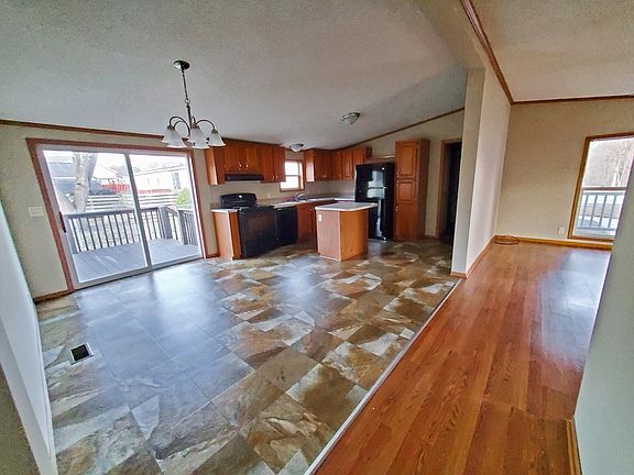 2nd image of 820 Deer Haven Dr