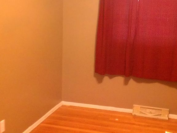 4th image of 1002 S Skyline Dr