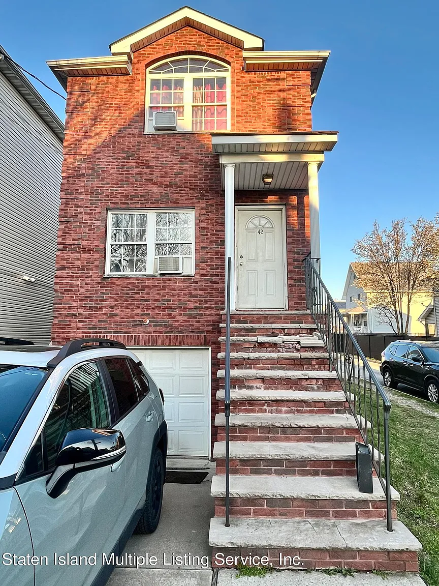 42 Union Ave photo 1
