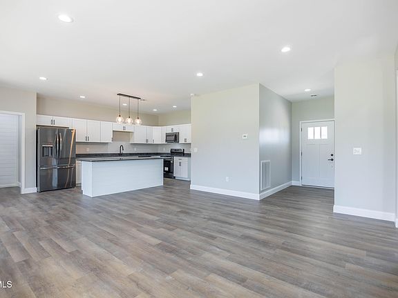 5th image of 550 Gibson Loop