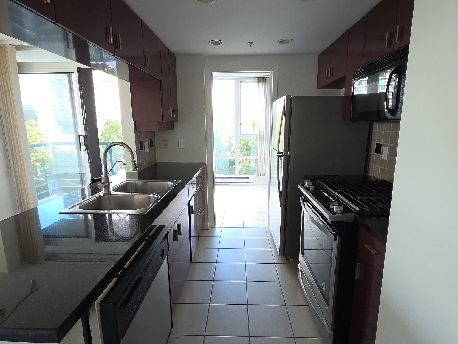 1067 Marinaside Crescent Vancouver — Photo 2