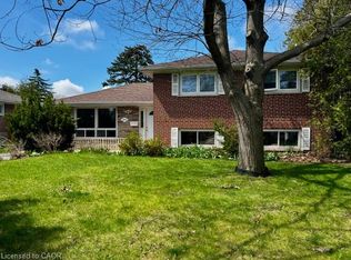 2075 Seabrook Dr, Oakville, ON L6L 2T8