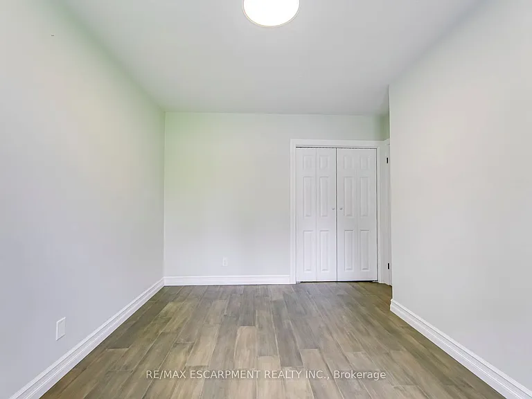 356 Dunlop Cres — Photo 23