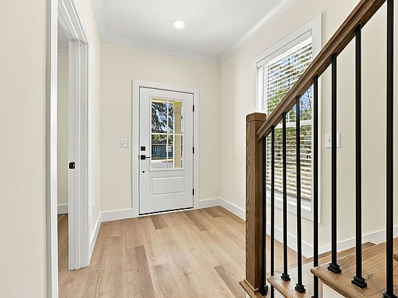 3rd image of 705 Hope Ave