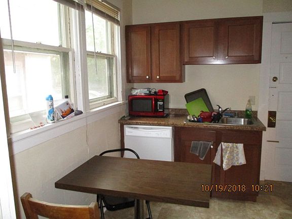4th image of 137-139 W Gilman St #1