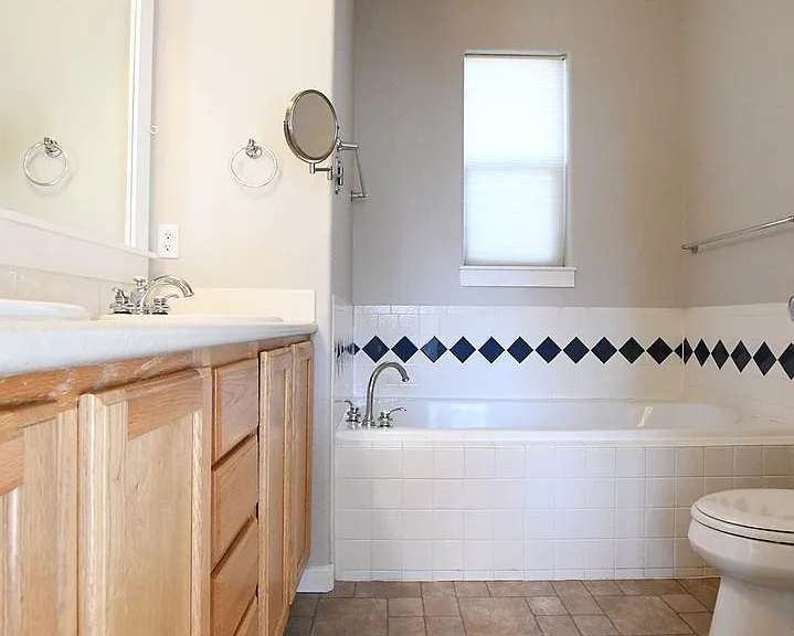 2657 Ulster St — Photo 7