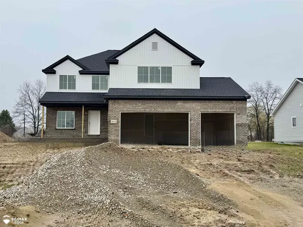 8018 Bradbury Ln, Grand Blanc, MI 48439