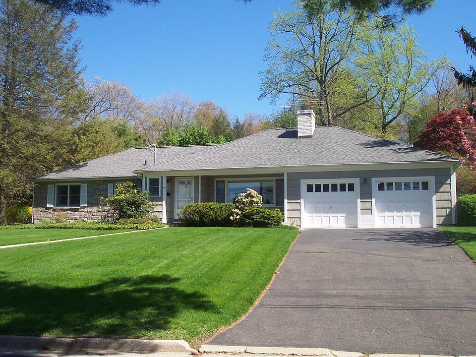 1st image of 10 Castle Heights Ave