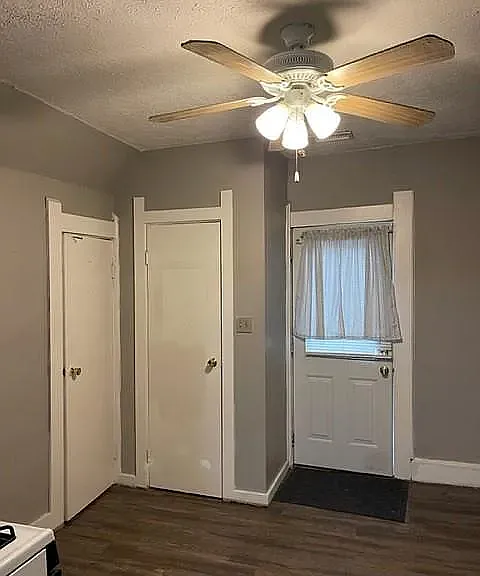 407 1/2 Walnut Dr — Photo 2