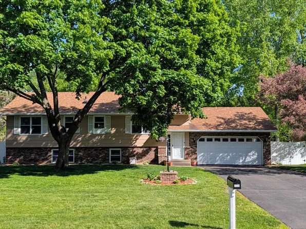 1559 McCarthy Rd, Eagan, MN 55121