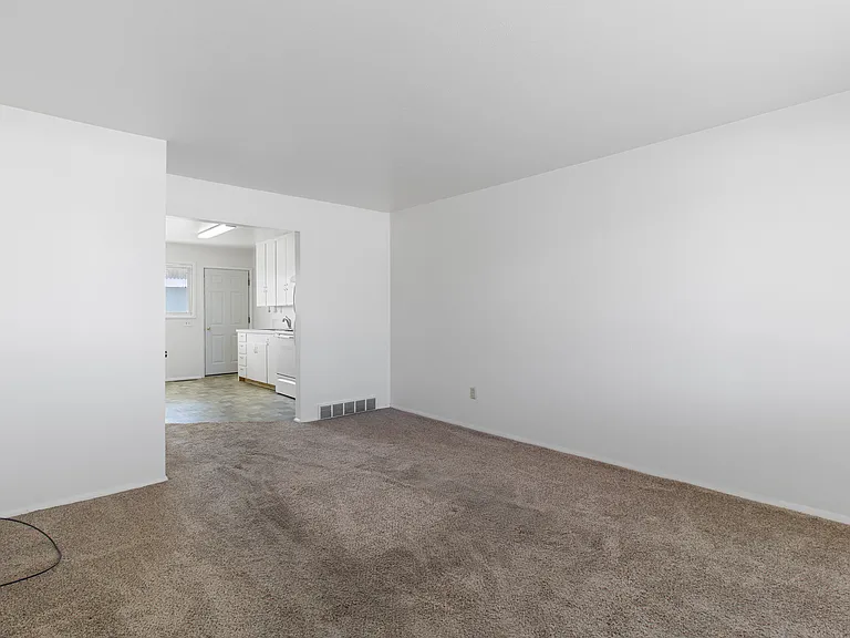 1344 Elmwood Cir — Photo 6