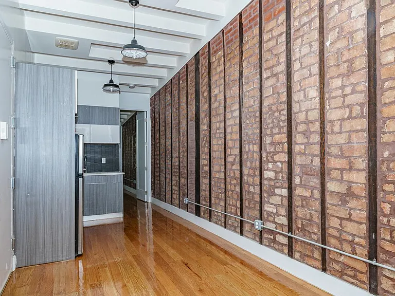 33 Montrose Ave #2L — Photo 5