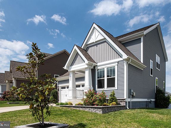 5th image of 521 Foxglove Way