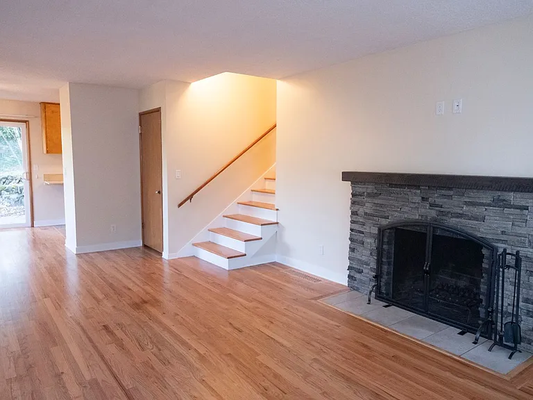 9054 SW 38th Ave — Photo 1