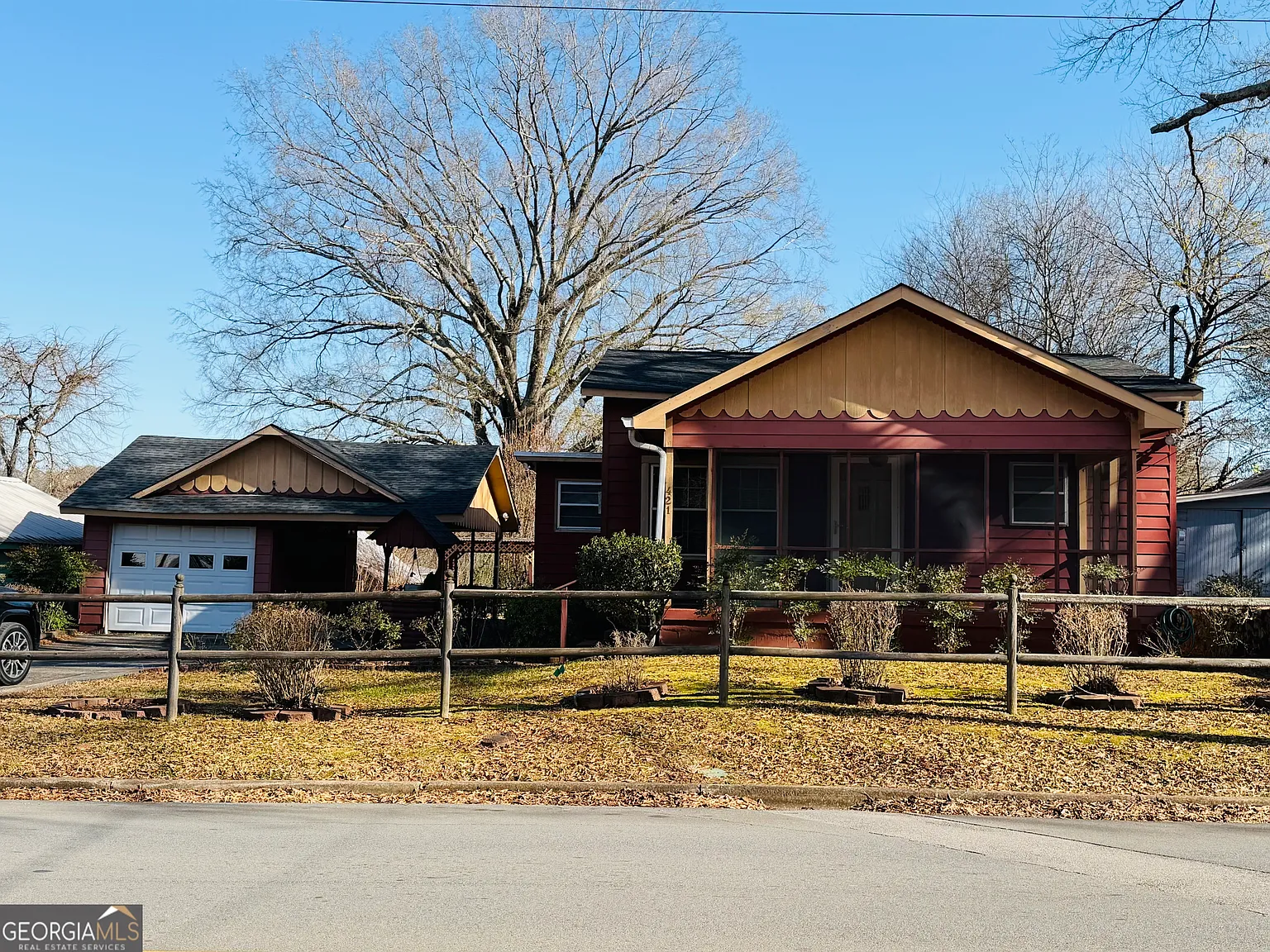 421 Cedar Ave SW photo 1