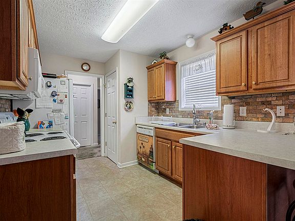 5th image of 3278 Cave Springs Ave