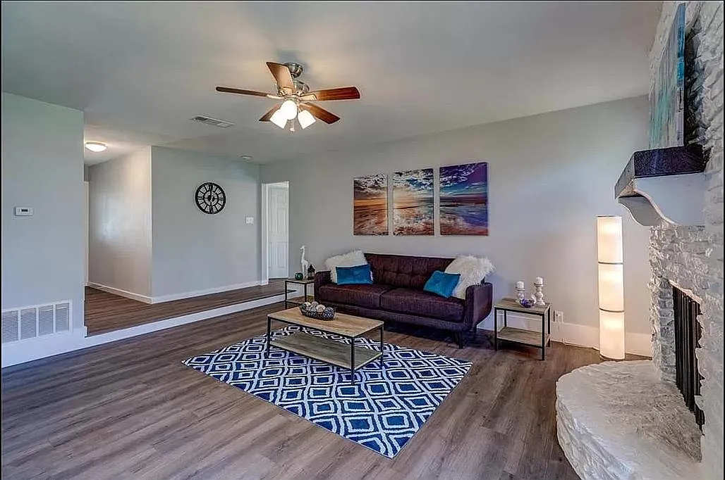 3 bed, 1285 sqft, $2,300 — Photo 4