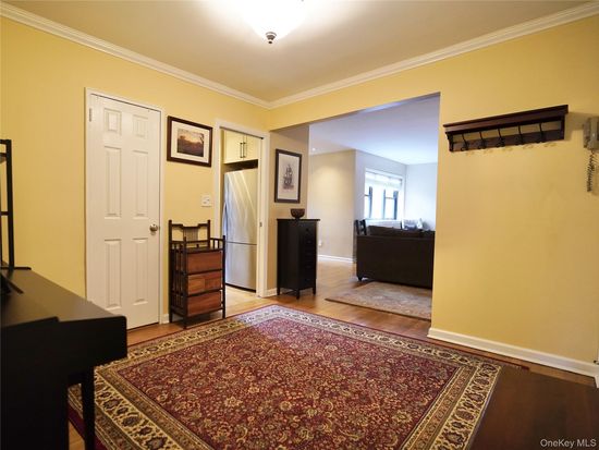 50 Brompton Road #3C, Great Neck, NY 11021
