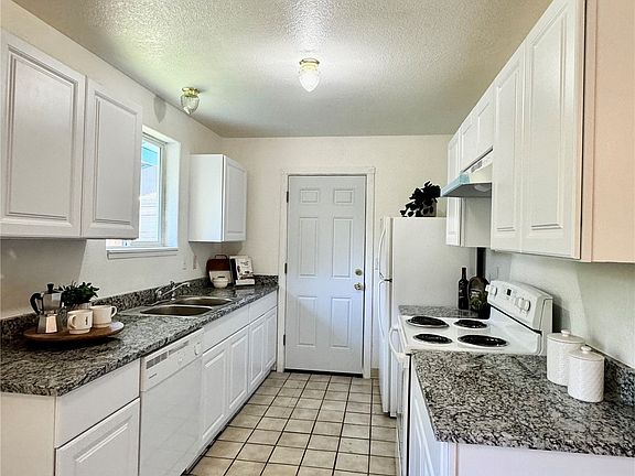 4th image of 60 E Peyton Place