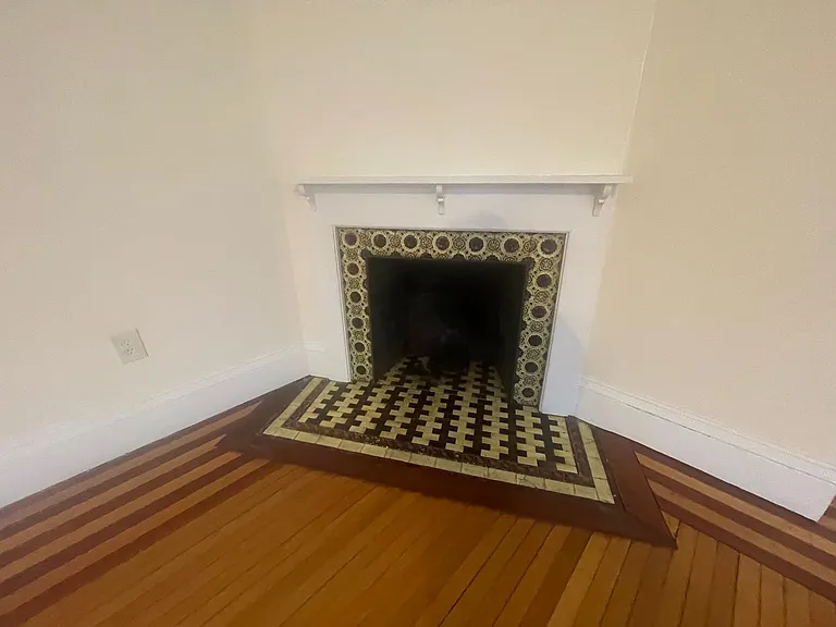 25 Bartlett Ave — Photo 3