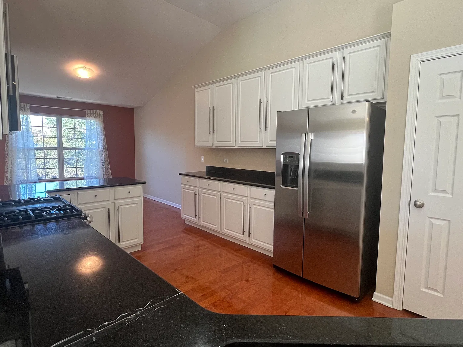 3 bed, 2095 sqft, $2,900 — Photo 3
