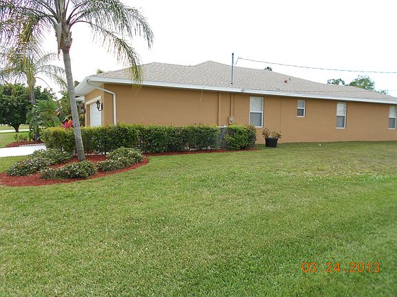 2nd image of 154 SW Hawthorne Cir