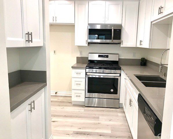 1st image of 22141 Burbank Blvd Unit 2