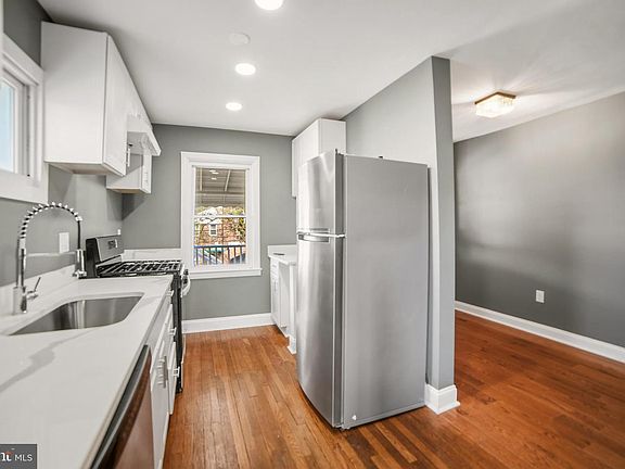 5th image of 4434 Manorview Rd