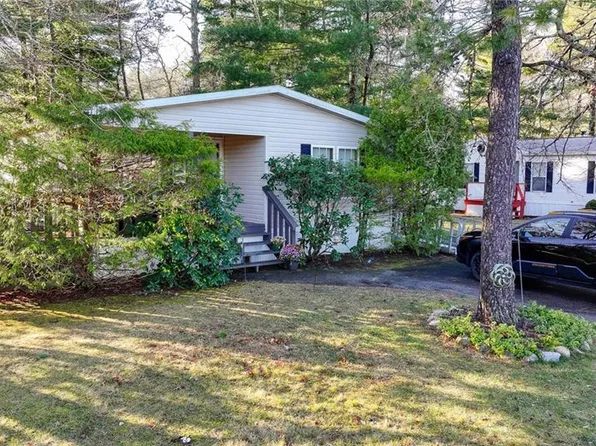15 Kelly Ln, Coventry, RI 02816