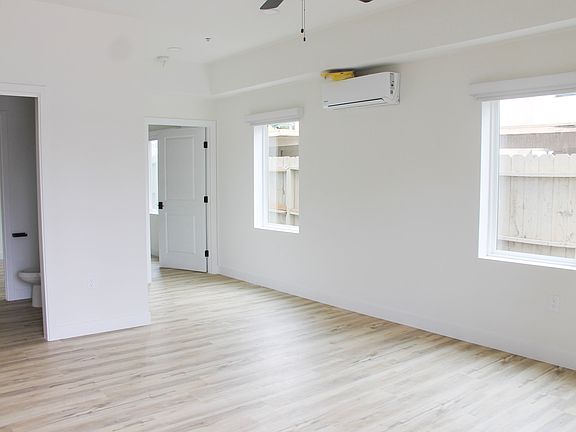 4th image of 2330 Grand Ave #7ab44aef8