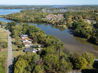 425 Lakeshore Dr, Old Hickory, TN 37138