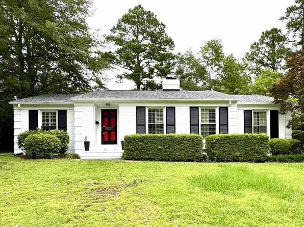 2530 Mirror Lake Dr, Fayetteville, NC 28303