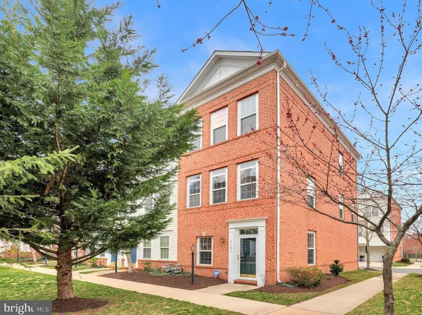 5601 Hartfield Ave, Suitland, MD 20746