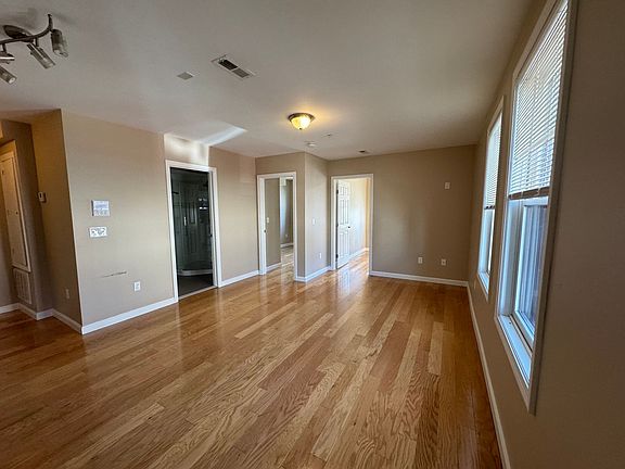 3rd image of 53 Chelsea St APT 2A